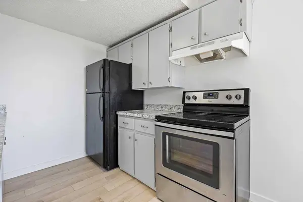 4531 7 AVE SE #15, Calgary, AB T2G 2Y9