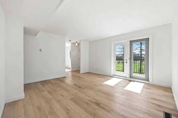 4531 7 AVE SE #15, Calgary, AB T2G 2Y9