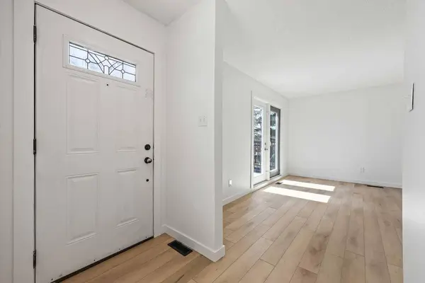 4531 7 AVE SE #15, Calgary, AB T2G 2Y9