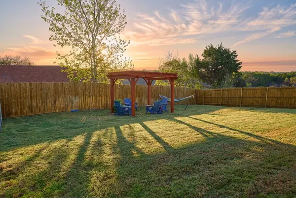 Big fenced yard with privacy and space