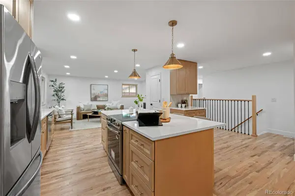 8633 W Warren DR, Lakewood, CO 80227