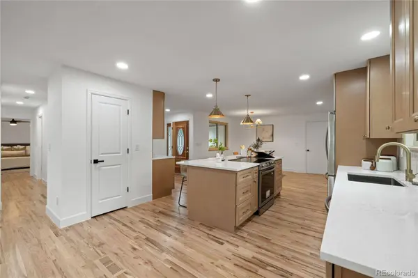 8633 W Warren DR, Lakewood, CO 80227