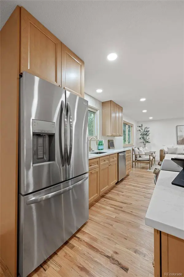 8633 W Warren DR, Lakewood, CO 80227