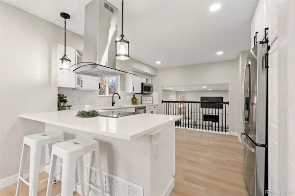 9078 White Pelican WAY, Littleton, CO 80126