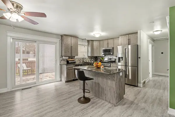 6561 Bennett Lake RD, Fenton, MI 48430