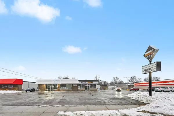 306 S Cedar ST, Mason, MI 48854