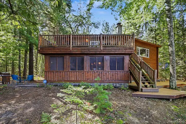 6926 Aarwood TRL NW, Clearwater Township, MI 49676