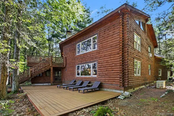 6926 Aarwood TRL NW, Clearwater Township, MI 49676