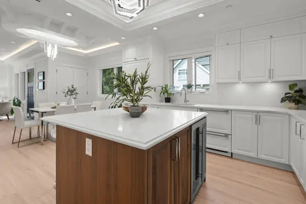 2377 W 7th AVE, Vancouver, BC V6K 1Y4