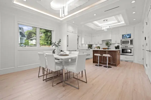 2377 W 7th AVE, Vancouver, BC V6K 1Y4