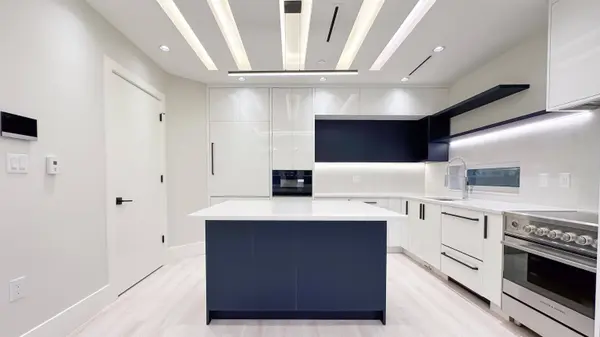 2373 7th Ave W, Vancouver, BC V6K 1Y4