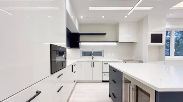 2373 W 7th AVE, Vancouver, BC V6K 1Y4