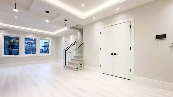 2373 W 7th AVE, Vancouver, BC V6K 1Y4