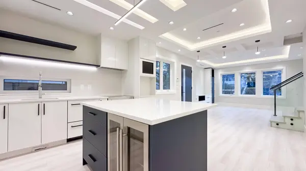 2373 W 7th AVE, Vancouver, BC V6K 1Y4