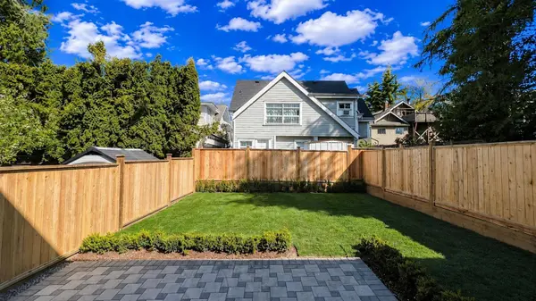 2373 W 7th AVE, Vancouver, BC V6K 1Y4
