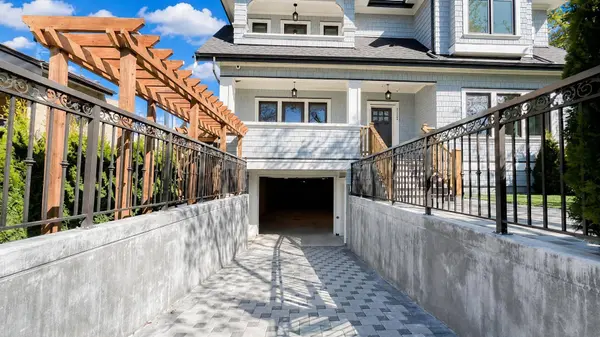 2373 W 7th AVE, Vancouver, BC V6K 1Y4