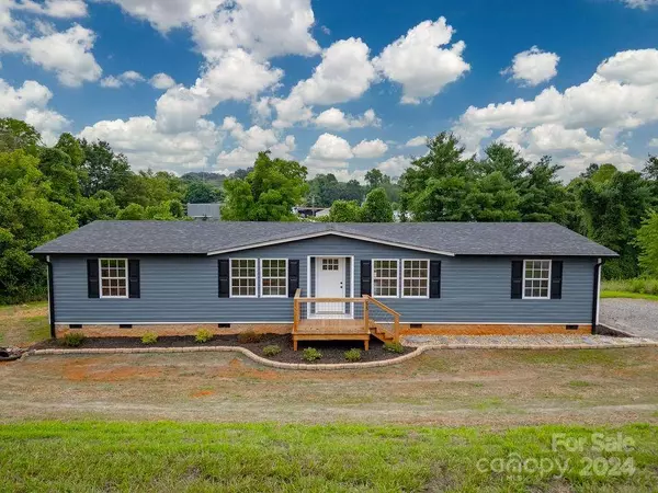 55 Shannon Park CIR, Taylorsville, NC 28681