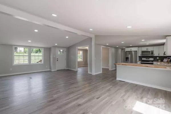 55 Shannon Park CIR, Taylorsville, NC 28681