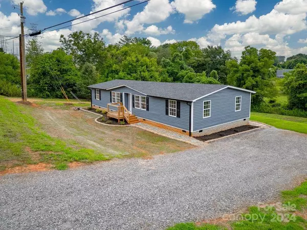 55 Shannon Park CIR, Taylorsville, NC 28681