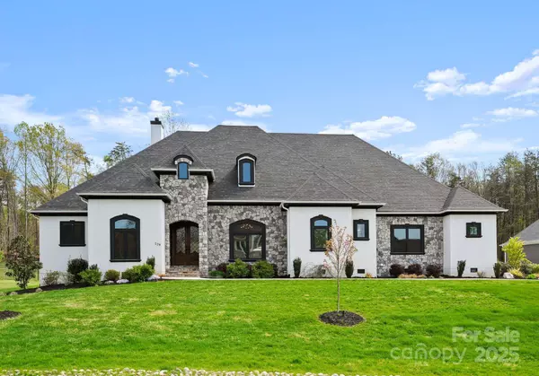 129 Hunts Landing DR, Mooresville, NC 28117