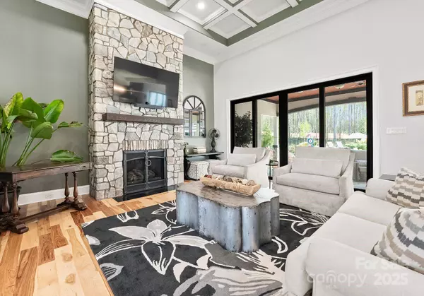 129 Hunts Landing DR, Mooresville, NC 28117