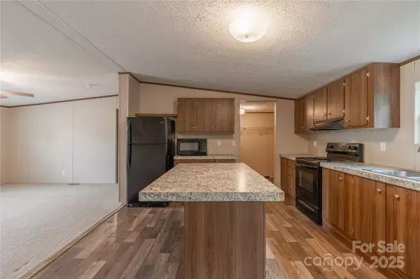 105 Peridot DR, Statesville, NC 28625