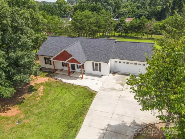 113 Swann Crossing LN, Statesville, NC 28625