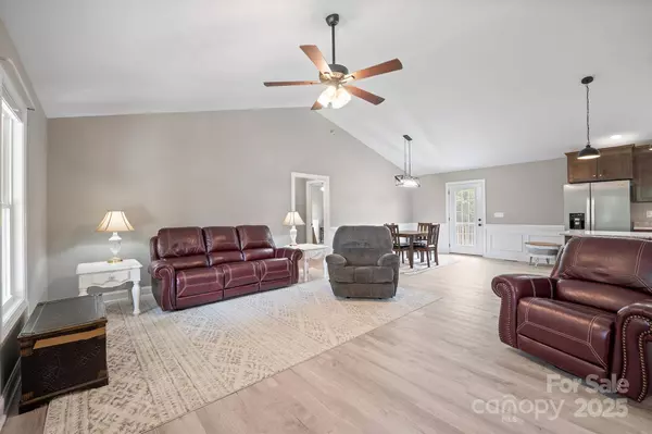 113 Swann Crossing LN, Statesville, NC 28625