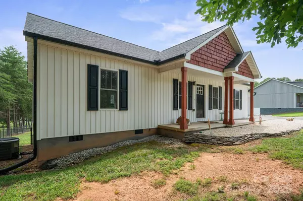 113 Swann Crossing LN, Statesville, NC 28625