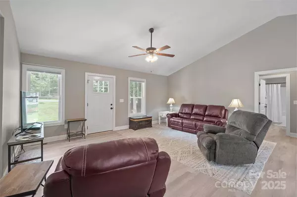 113 Swann Crossing LN, Statesville, NC 28625