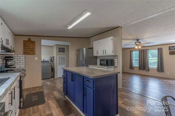 2090 Mesquite LN, Newton, NC 28658