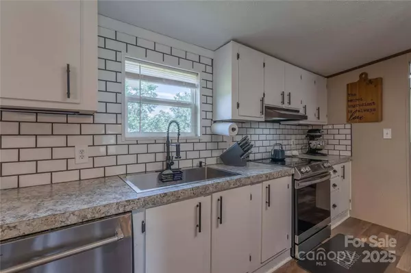 2090 Mesquite LN, Newton, NC 28658