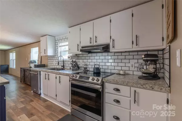 2090 Mesquite LN, Newton, NC 28658