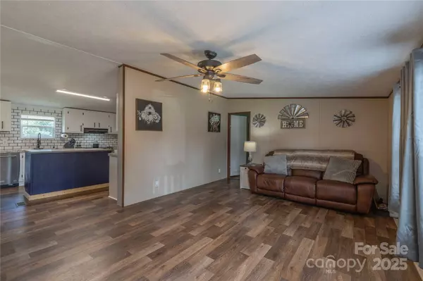 2090 Mesquite LN, Newton, NC 28658