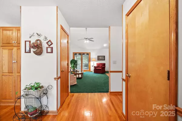 3730 Rabbits Run PL, Lenoir, NC 28645