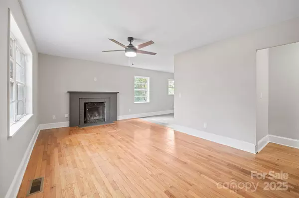 1261 Elizabeth AVE, Statesville, NC 28677