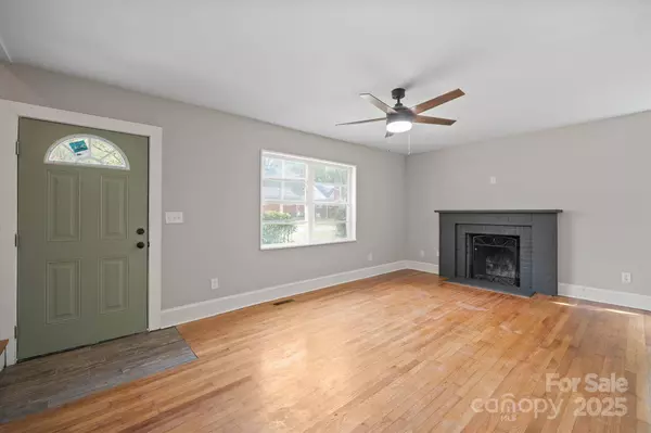 1261 Elizabeth AVE, Statesville, NC 28677