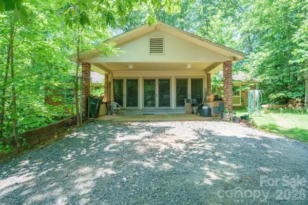1729 Brentwood DR, Newton, NC 28658