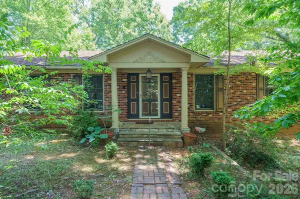 1729 Brentwood DR, Newton, NC 28658