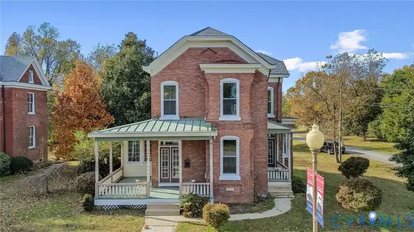 302 College AVE, Blackstone, VA 23824