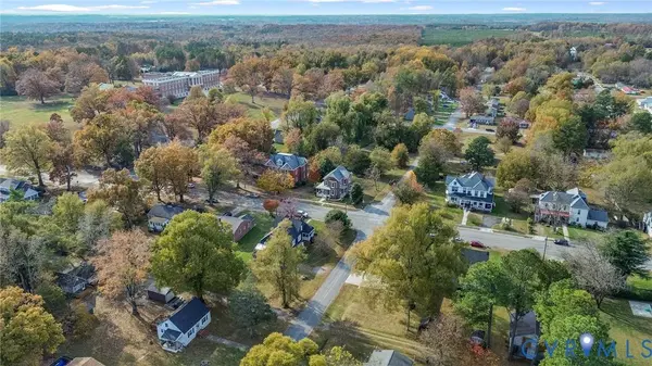 302 College AVE, Blackstone, VA 23824