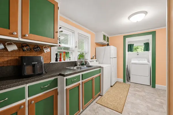 7 Hickory St, Danbury, CT 06810-5723