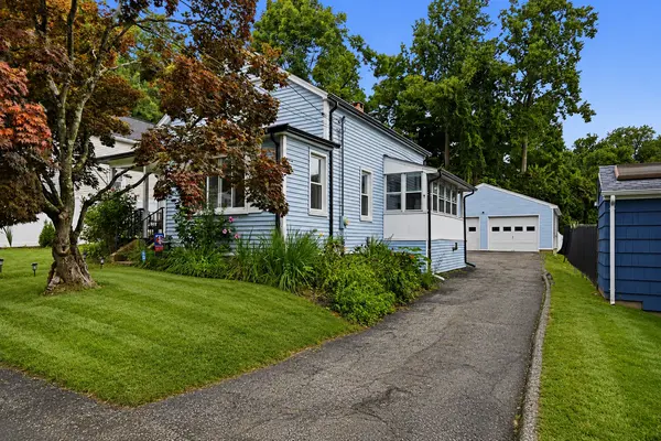 7 Hickory St, Danbury, CT 06810-5723