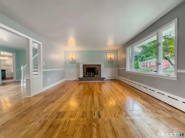 81 Esther Ave, Waterbury, CT 06708-4818