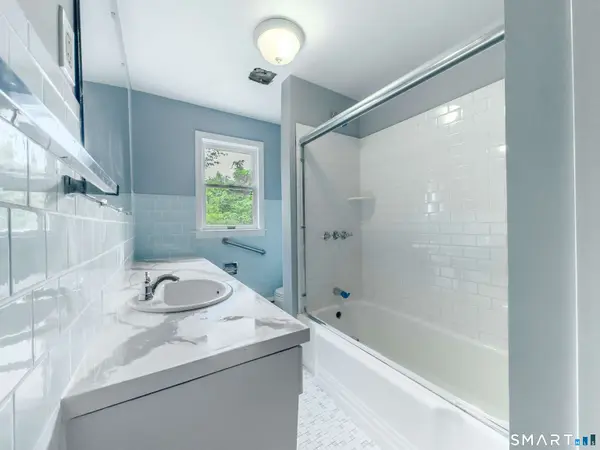 81 Esther Ave, Waterbury, CT 06708-4818