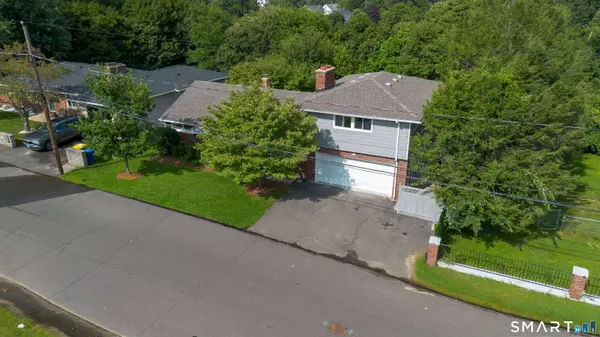 81 Esther Ave, Waterbury, CT 06708-4818