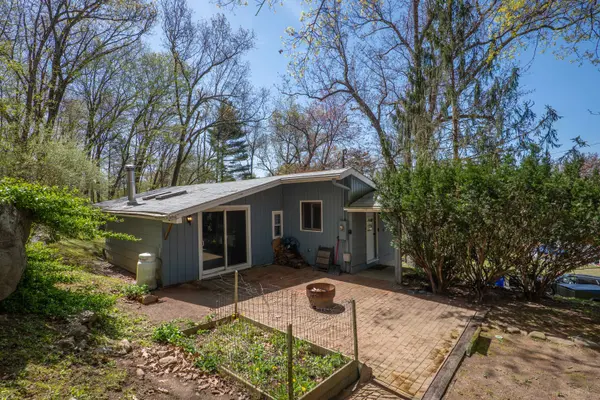 7 Greenwich Drive, Southbury, CT 06488
