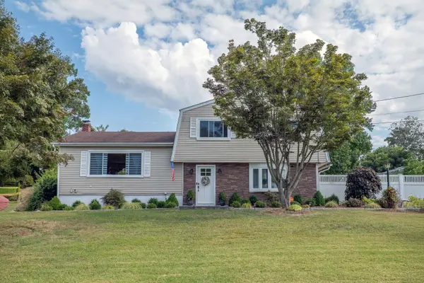 8 Rolling Lane, Norwalk, CT 06851
