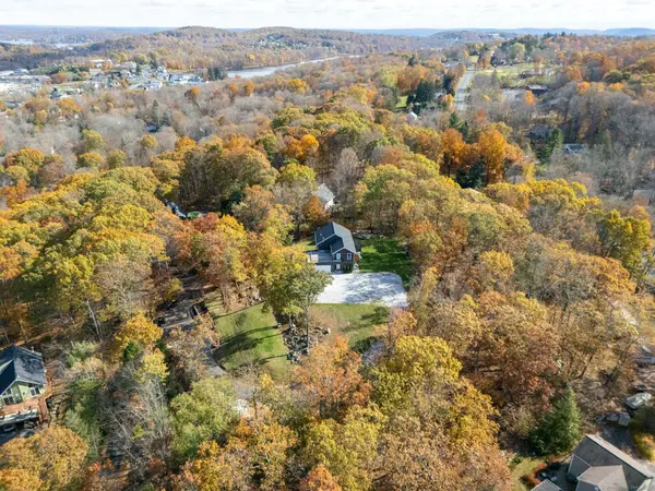2 Evet Drive, New Fairfield, CT 06812