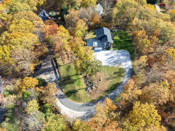 2 Evet Drive, New Fairfield, CT 06812